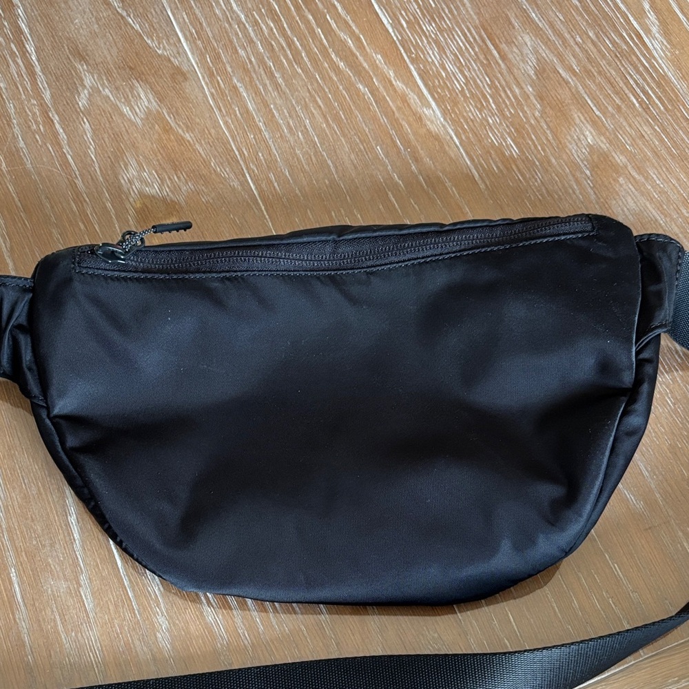 lululemon athletica Black Nylon Belt Bag with Silver Hardware - Picture 2 of 3